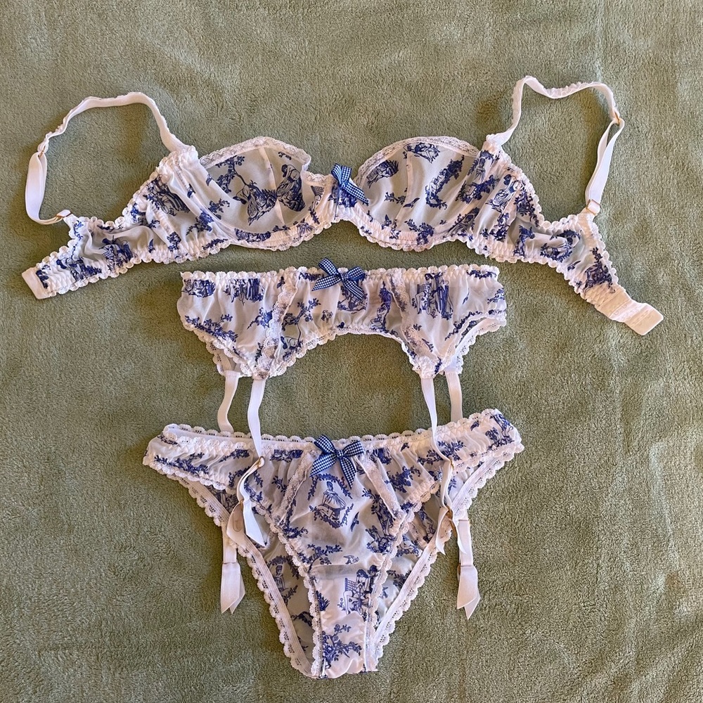 34D white/blue AP bra, garter, & bikini set